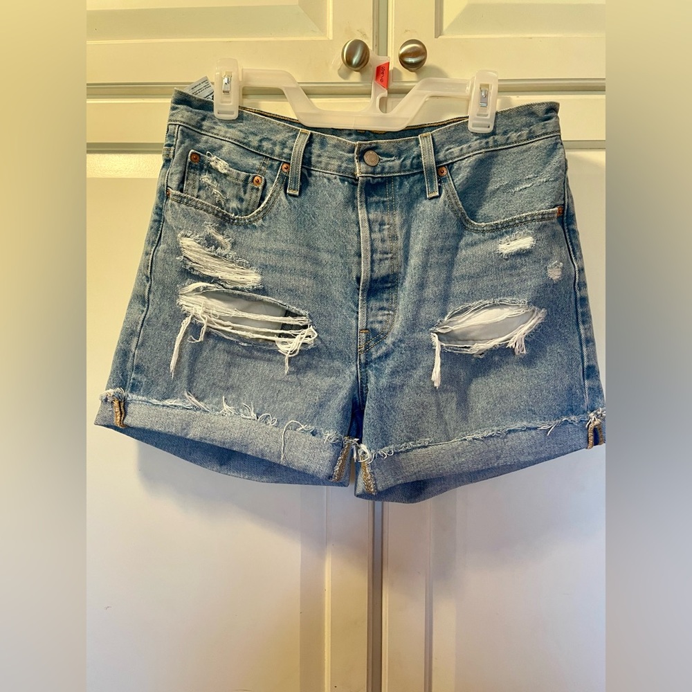 Womens Levi’s 501 distressed mid thigh shorts